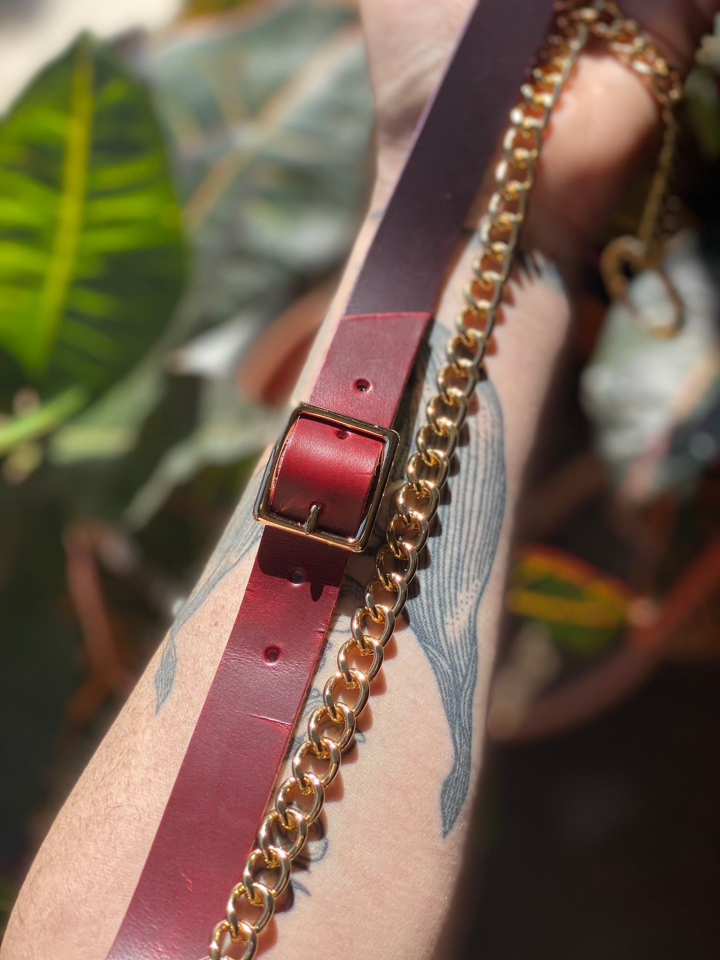 Crimson & Plum split fidget collar